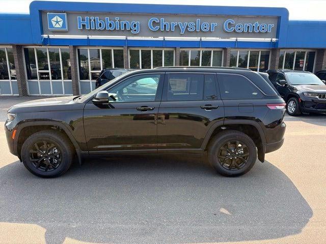 2026 Jeep Grand Cherokee Altitude in Diamond Black Crystal Pearlcoat — front three-quarter view
