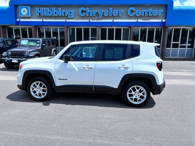 2023 Jeep Renegade Latitude in Alpine White Clearcoat — front three-quarter view